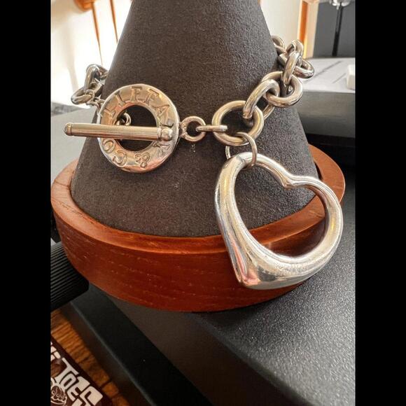 Tiffany Open Heart Toggle Bracelet: 8-Inch Sterling Silver Bracelet - Picture 4 of 4